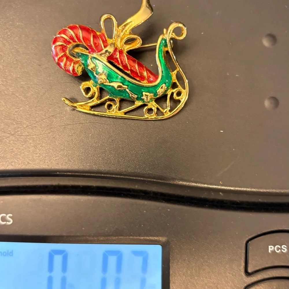 Vintage Christmas Brooch Gold Tone Green‎ Santa’s Sleigh Red Candy Cane Festive